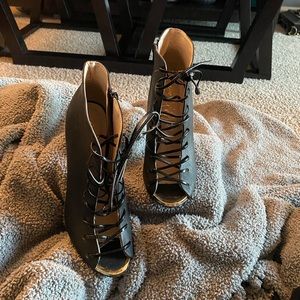 Qupid stiletto tie up booty black